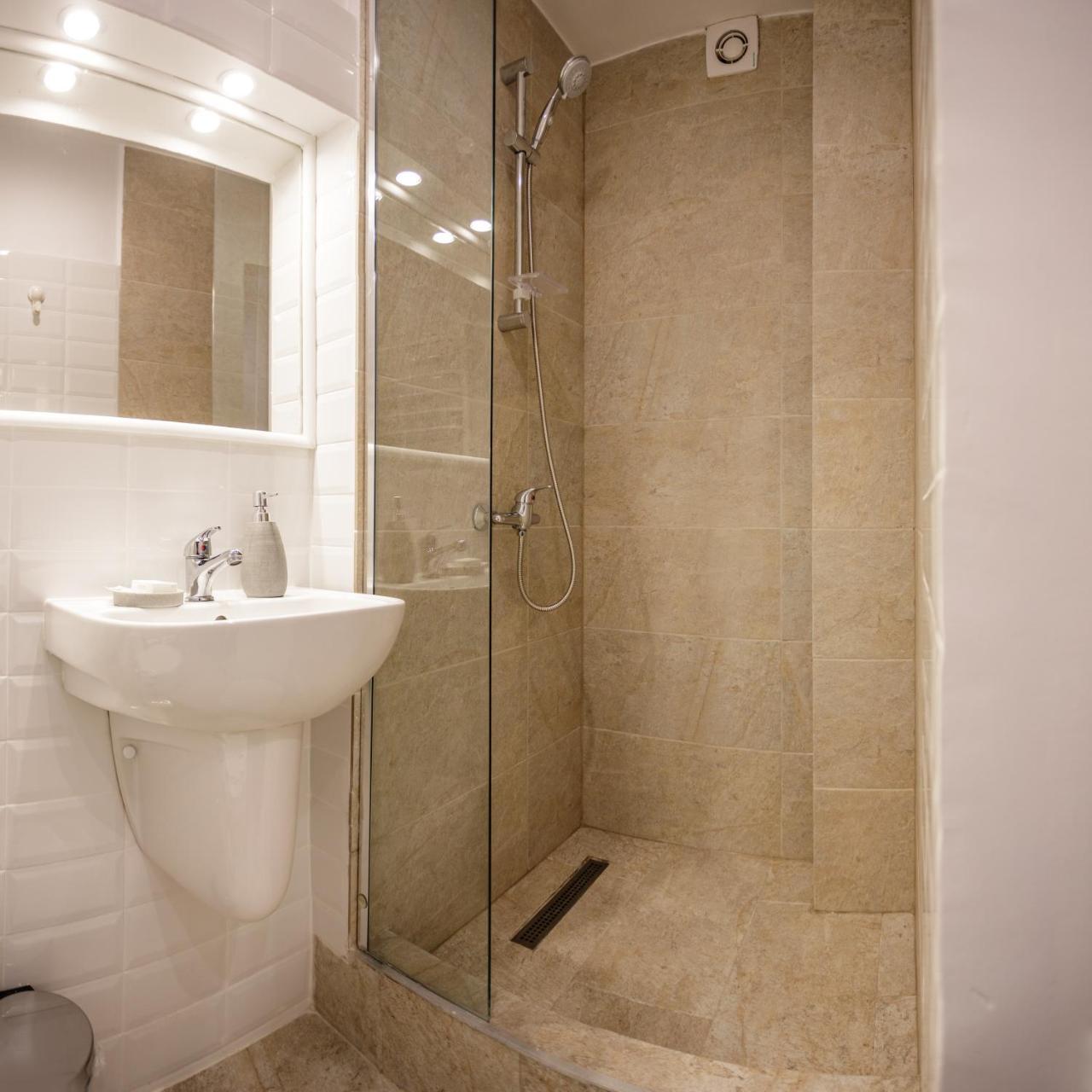 La Garson Apartment Alba Iulia Ngoại thất bức ảnh